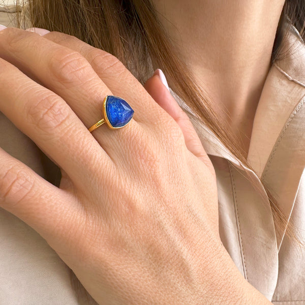 Raw lapis lazuli gemstone ring