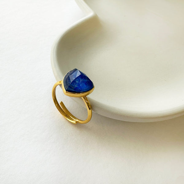 Raw lapis lazuli gemstone ring