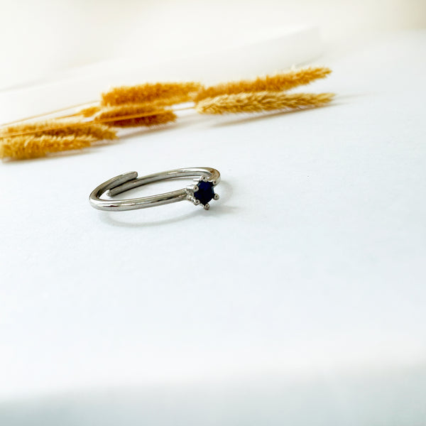 Dainty sapphire ring,