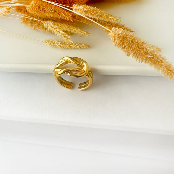 Hercules knot ring