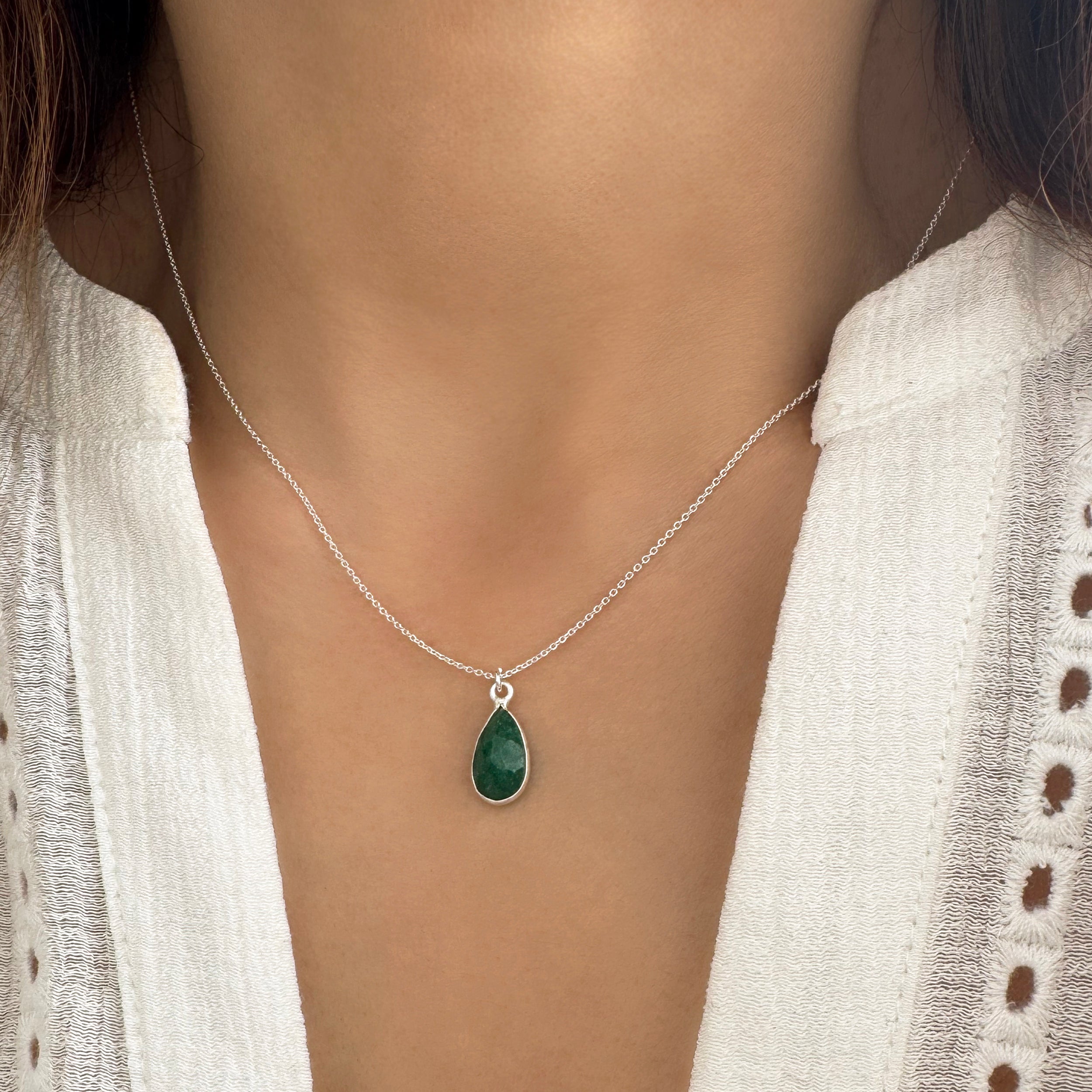 Κολιέ μικρό σμαράγδι. Ασήμι 925