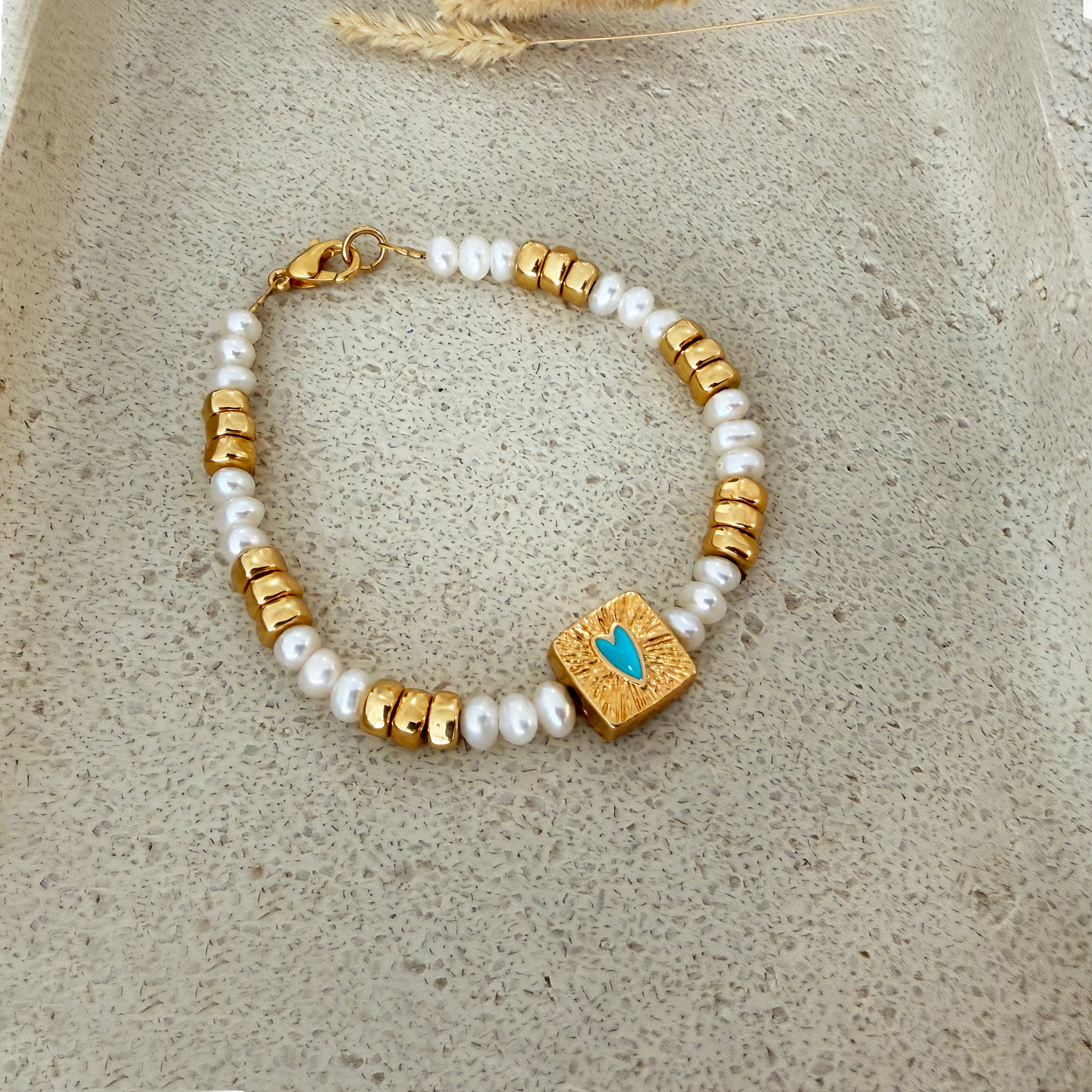 Pearl bracelet with turquoise heart
