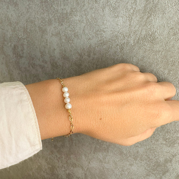 Real Pearl Bracelet on a dainty chain