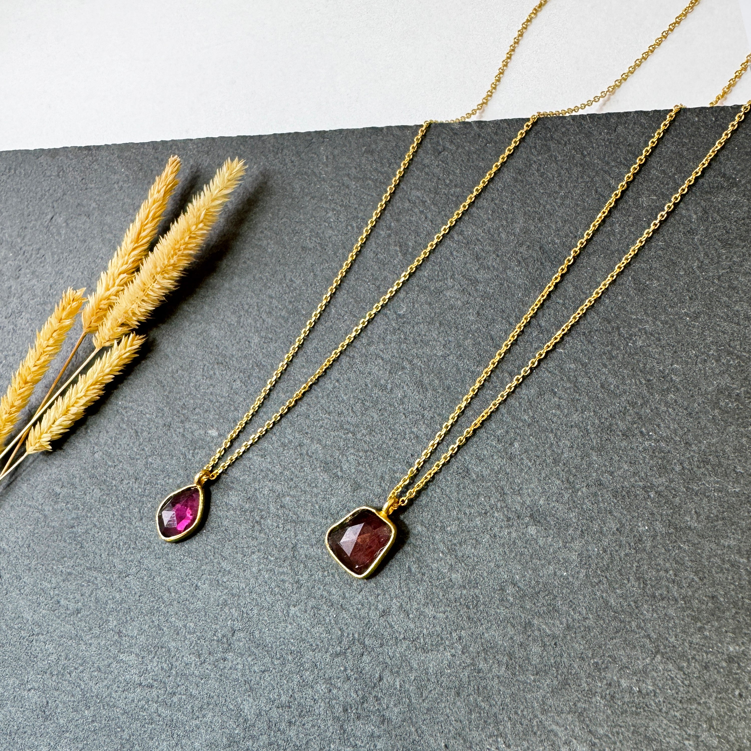 Κολιέ με ροζ τουρμαλίνη.