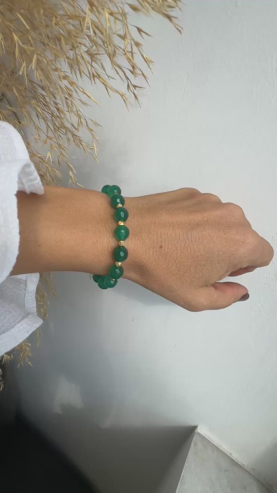 Load video: Green Agate Gemstone  bracelet