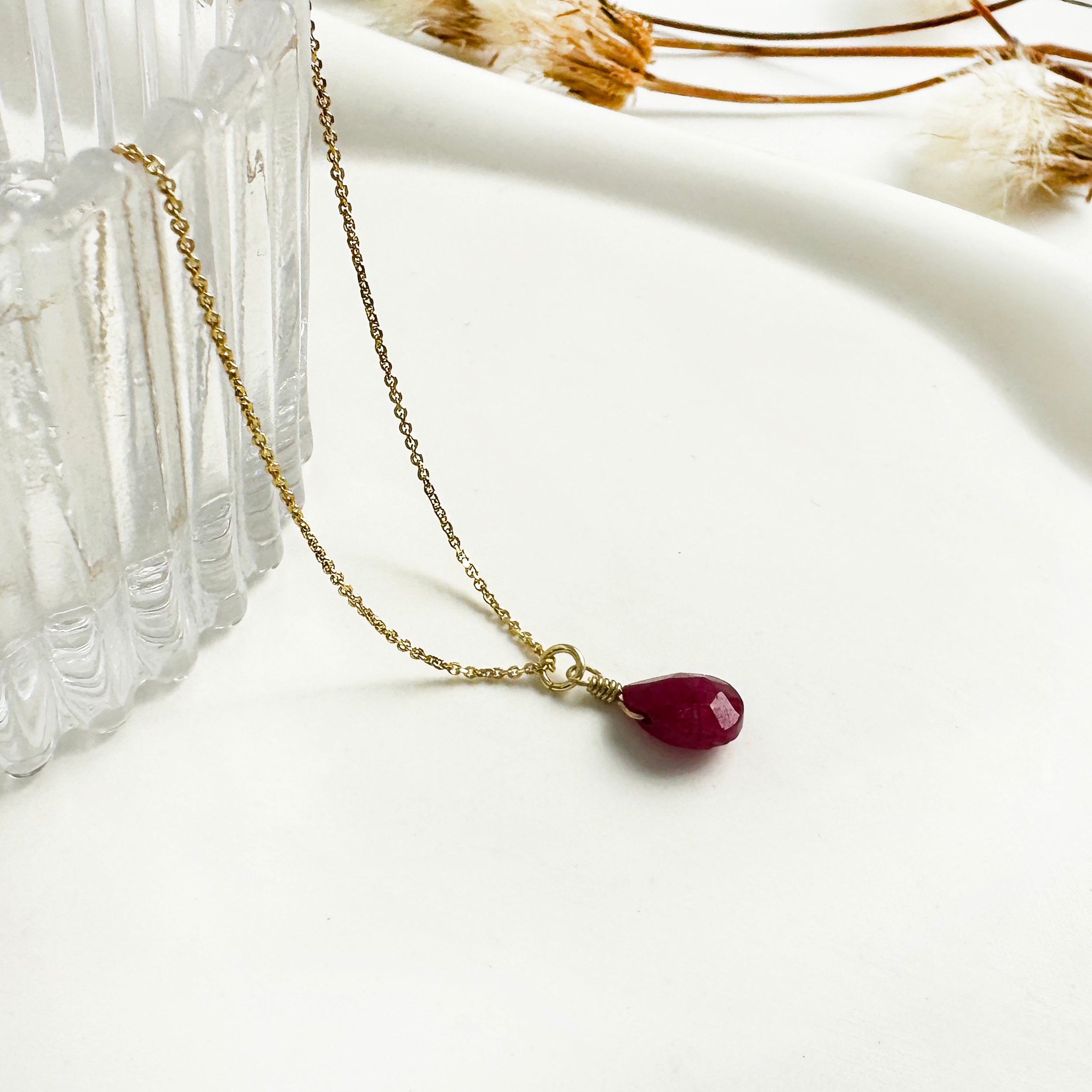 Κολιέ μικρό ρουμπίνι σε σταγόνα. Ασήμι 925