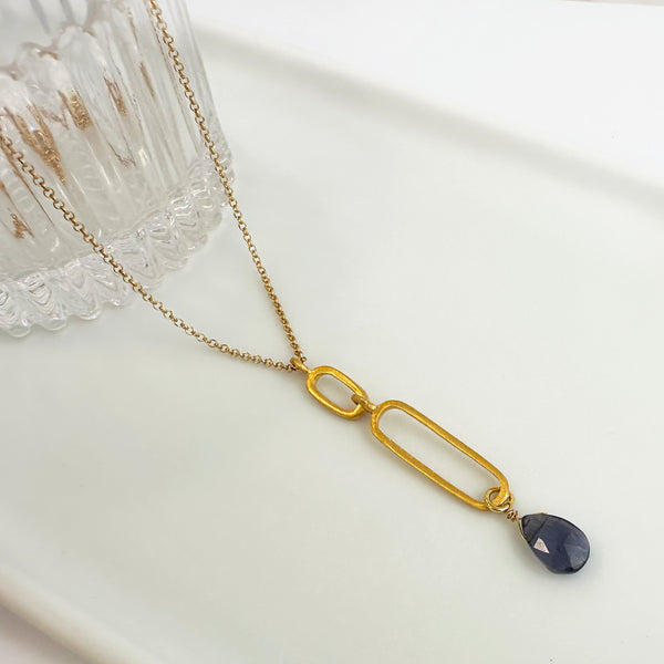Geometric necklace with a paperclip pendant with sapphire gemstone