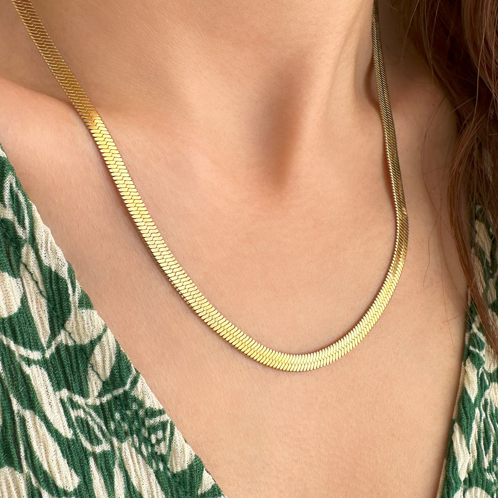 Gold Snake Chain, Thick Chain Choker, Thick Gold Necklace, Flat Chain  Necklace, Gold Herringbone Chain, Gold Chain, Thick Necklace in Gold - Etsy  | Collane a catena, Collane, Collana in oro