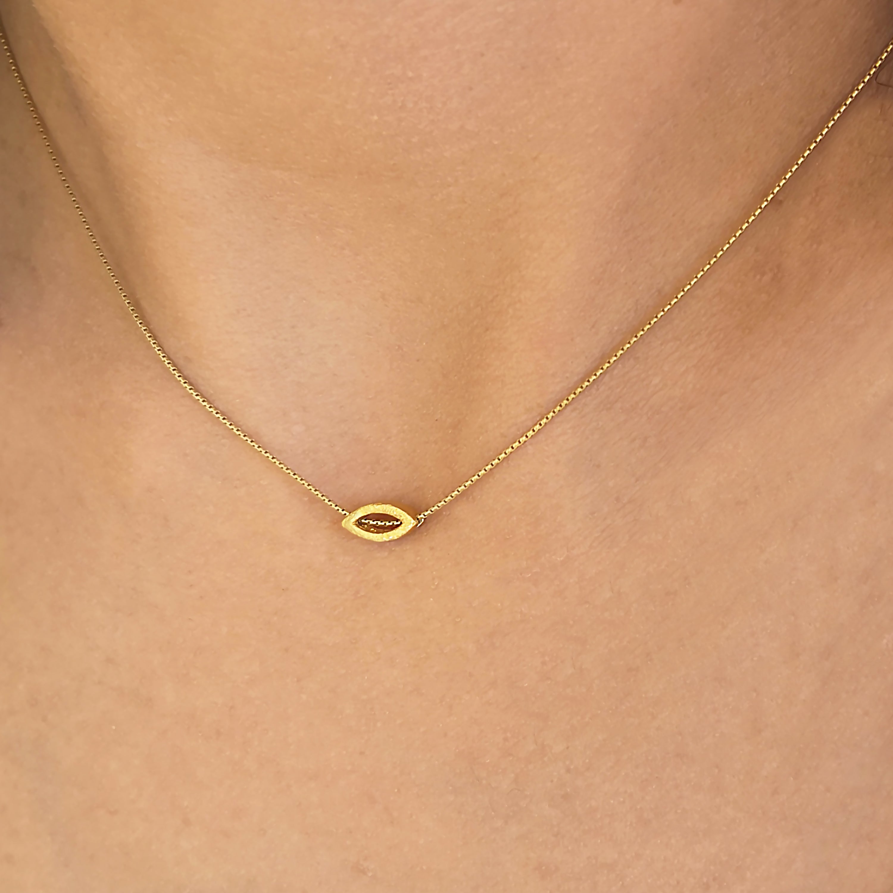 Tiny eye pendant . Silver 925
