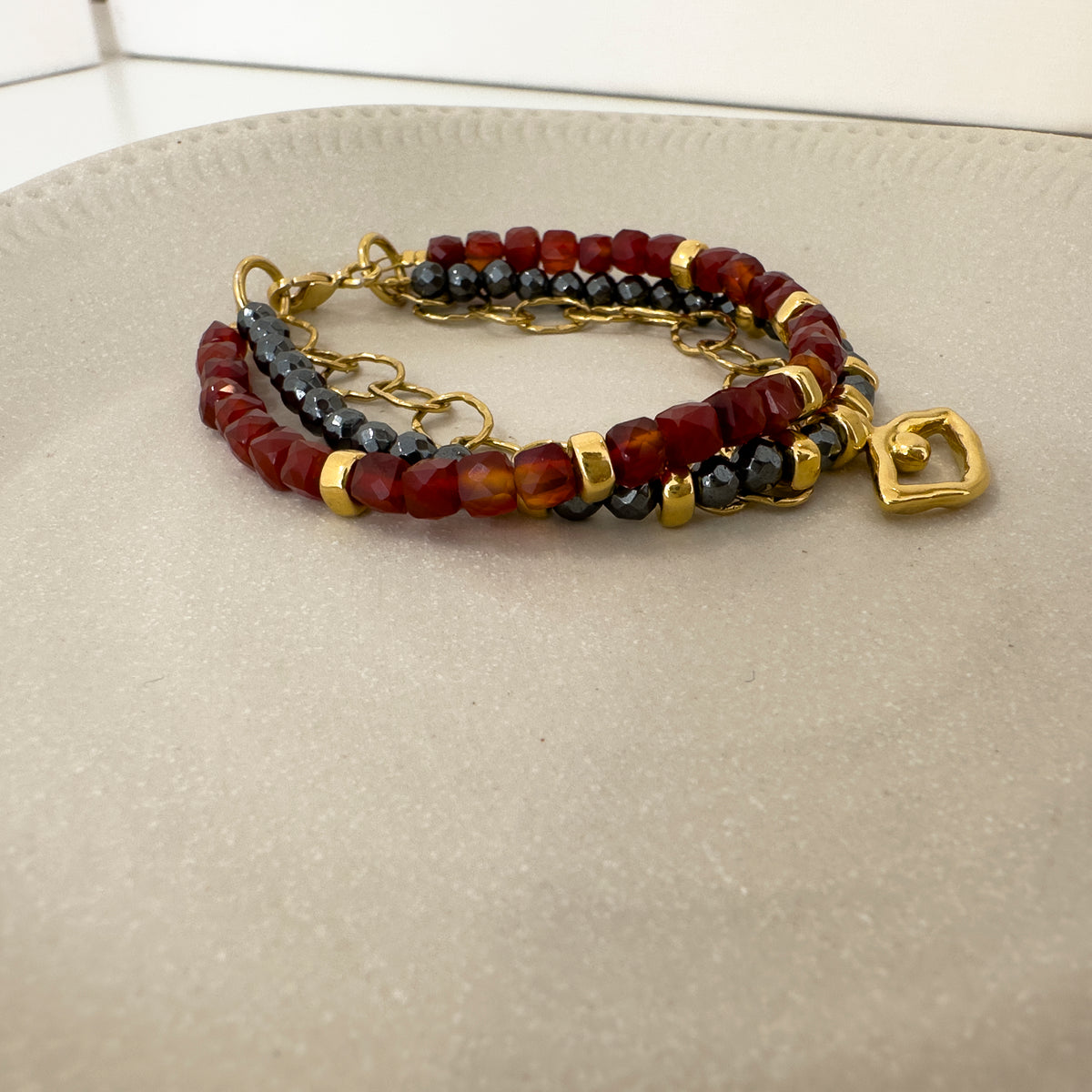 Triple bracelet with carnelian, Hematite and chain