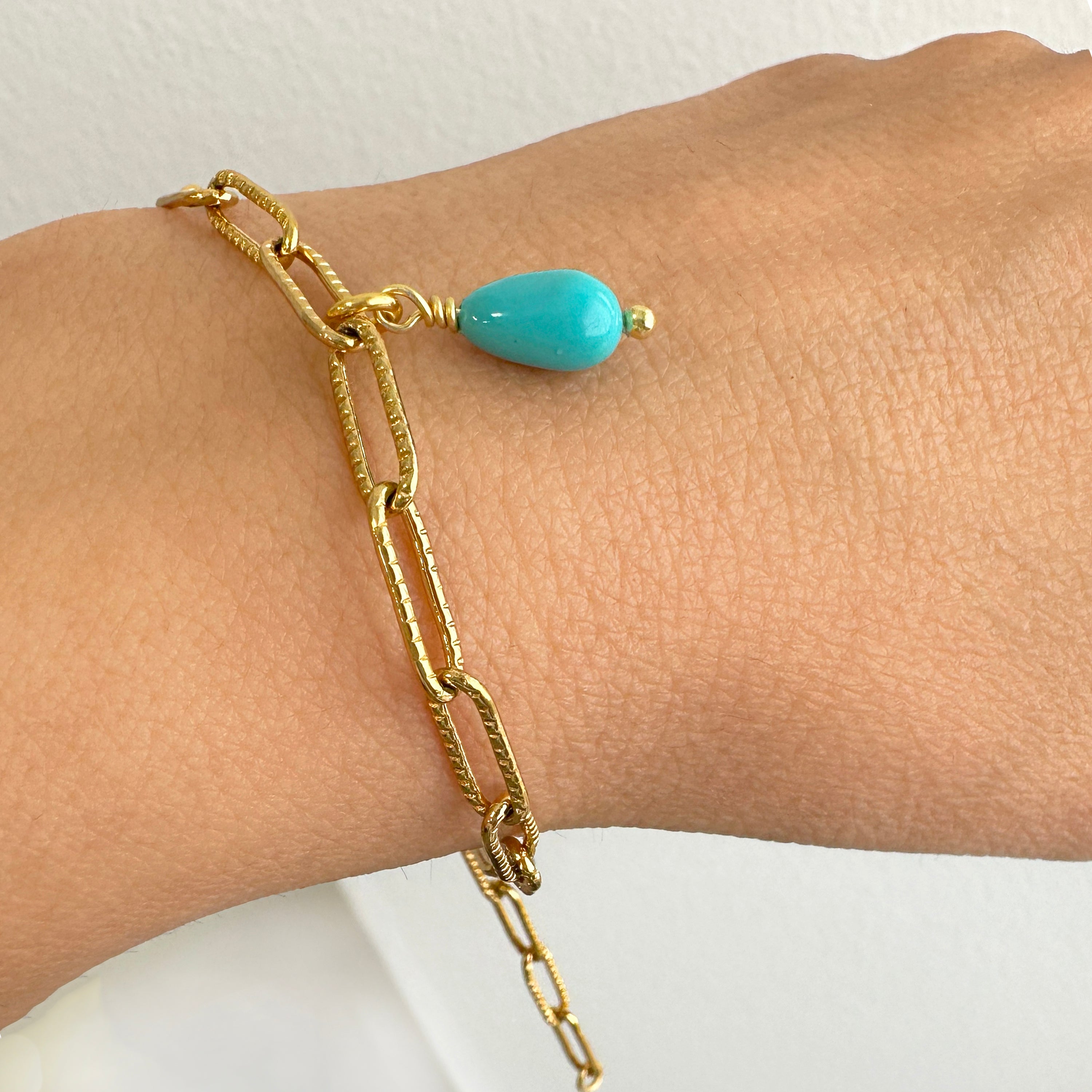 Turquoise bracelet with a Paperclip chain