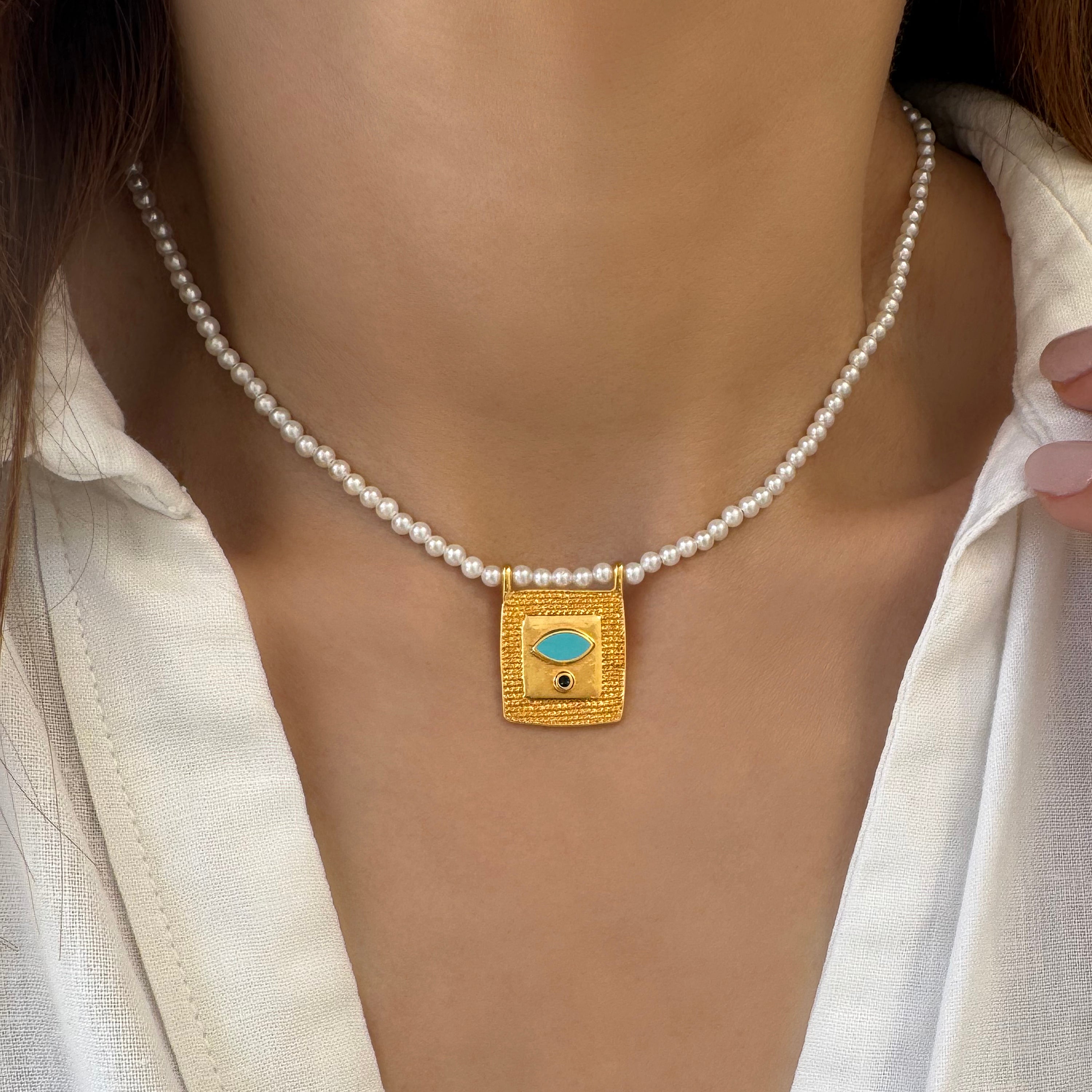 Pearl summer necklace  with geometric pendant
