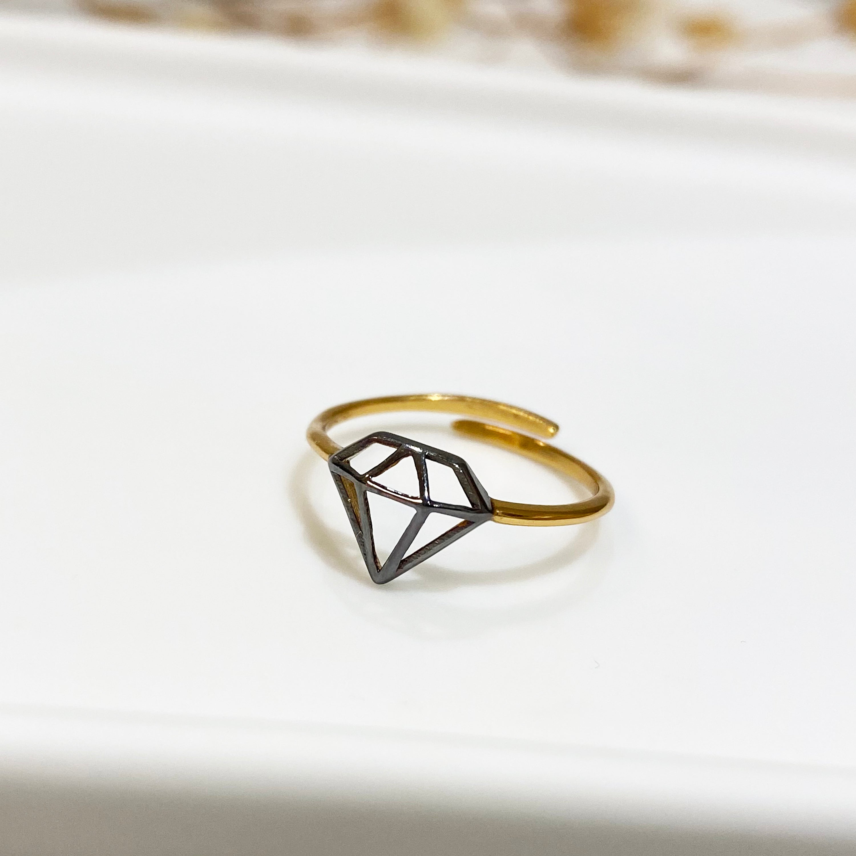 Ring with diamond design. Silver 925