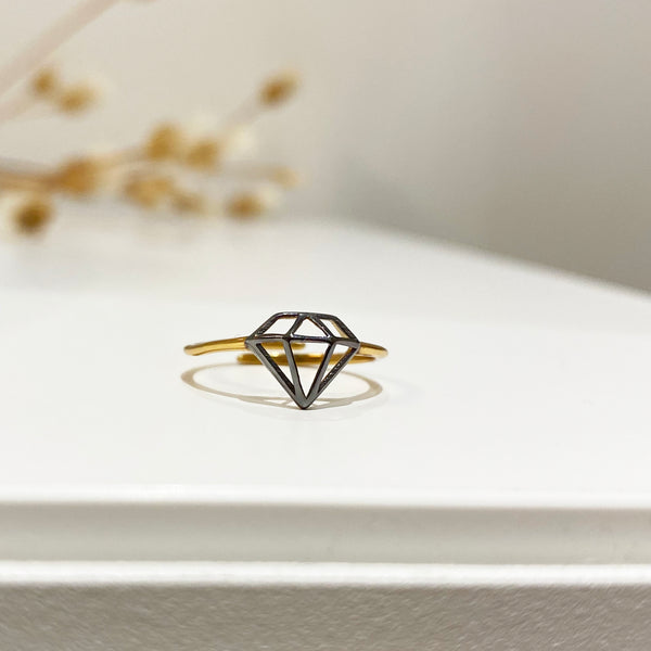Minimalist Ring with a diamond design