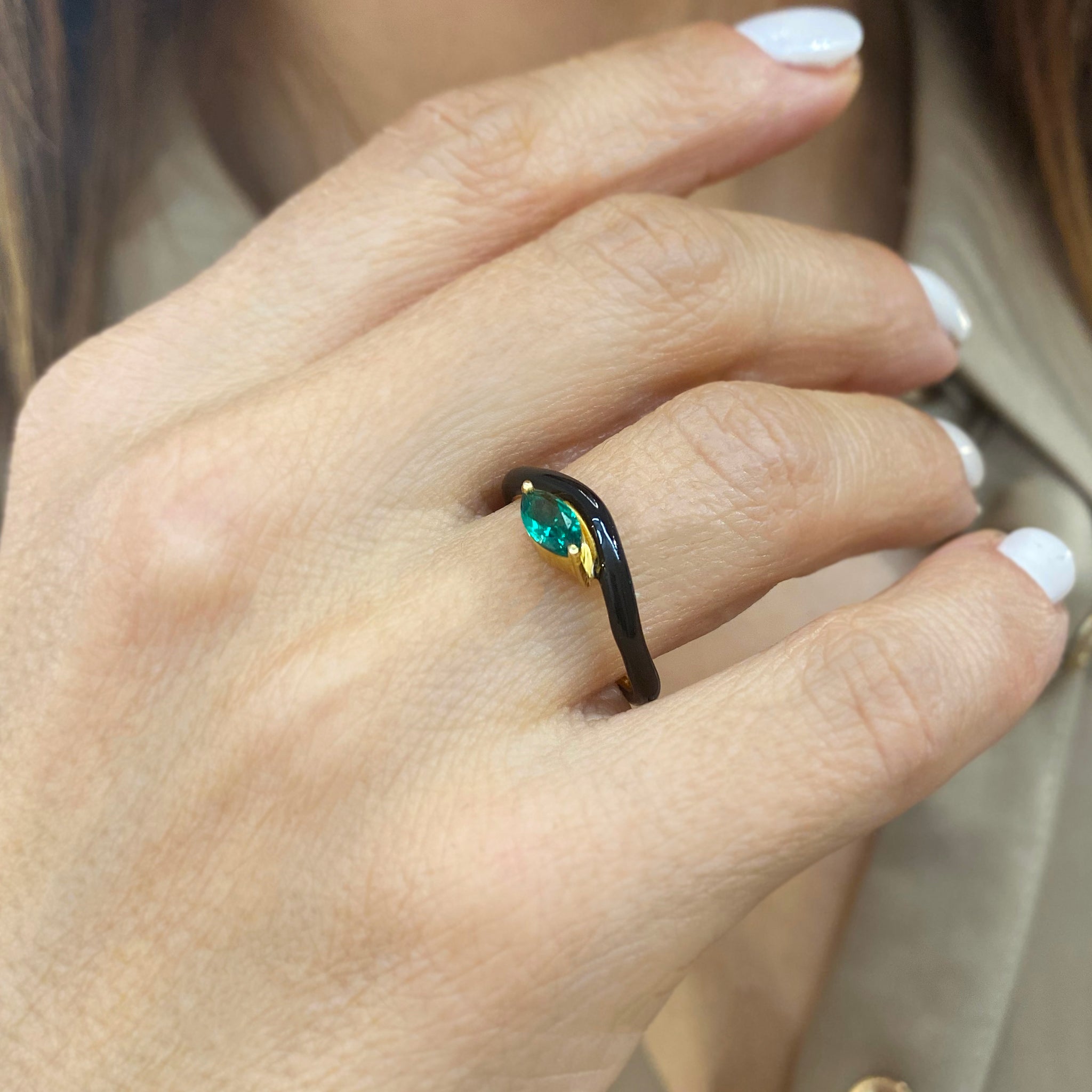Green Emerald zircon stone ring with handpainted black Enamel. Adjustable Silver 925 ring