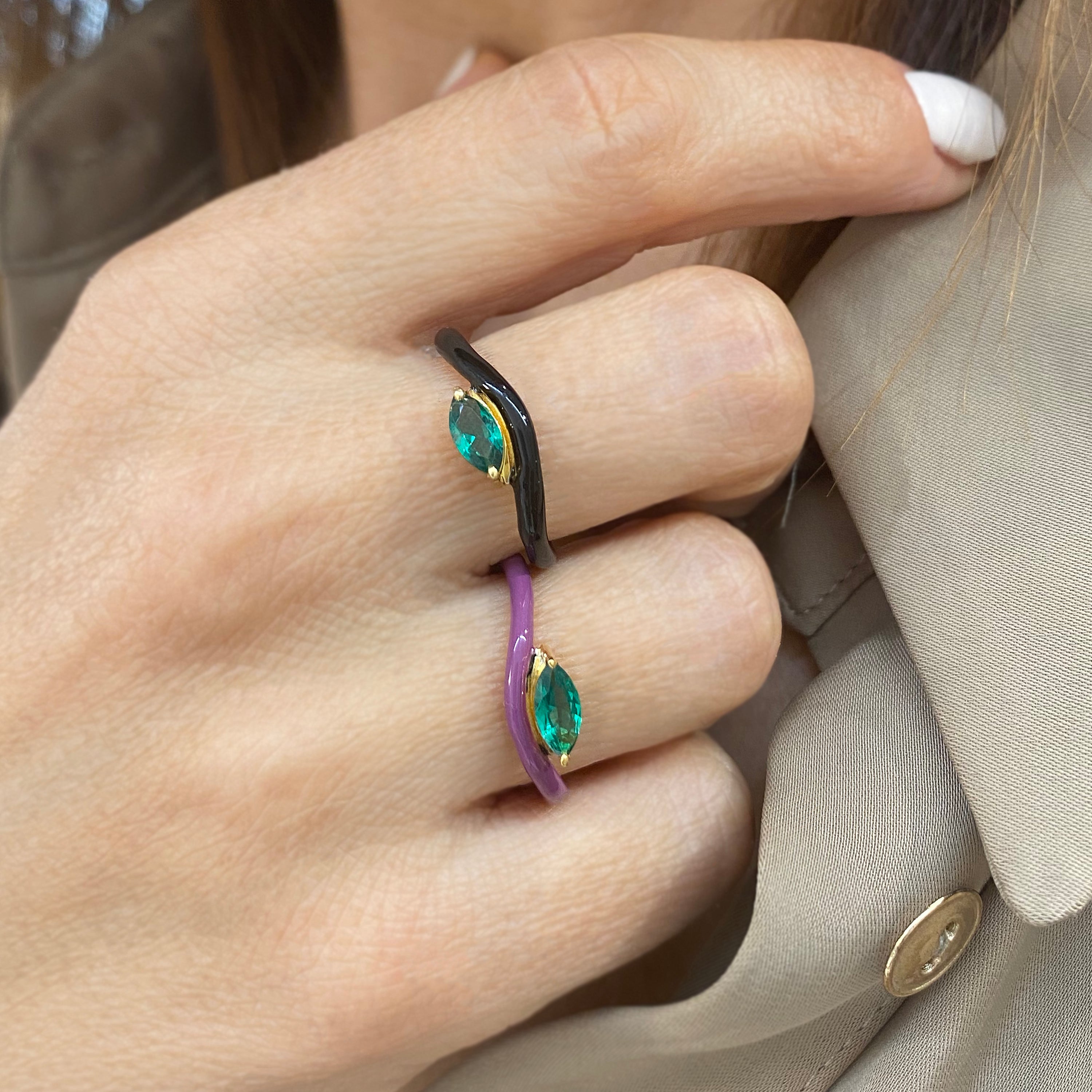 Green Emerald zircon stone ring with handpainted black Enamel. Adjustable Silver 925 ring