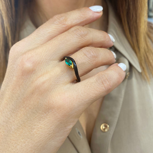 Green Emerald zircon stone ring with handpainted black Enamel. Adjustable Silver 925 ring