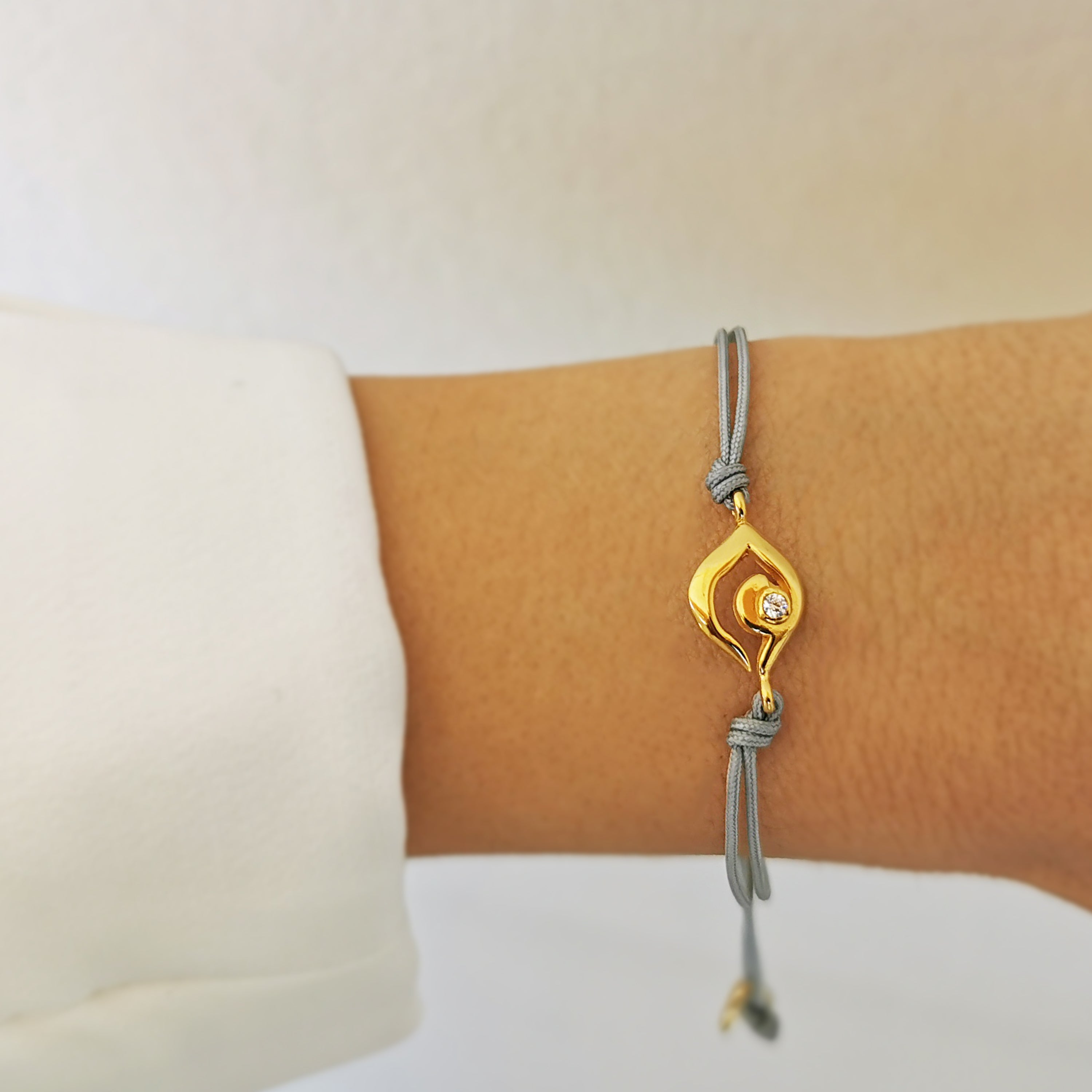Minimalist Evil EyeBracelet with zircon. Silver 925
