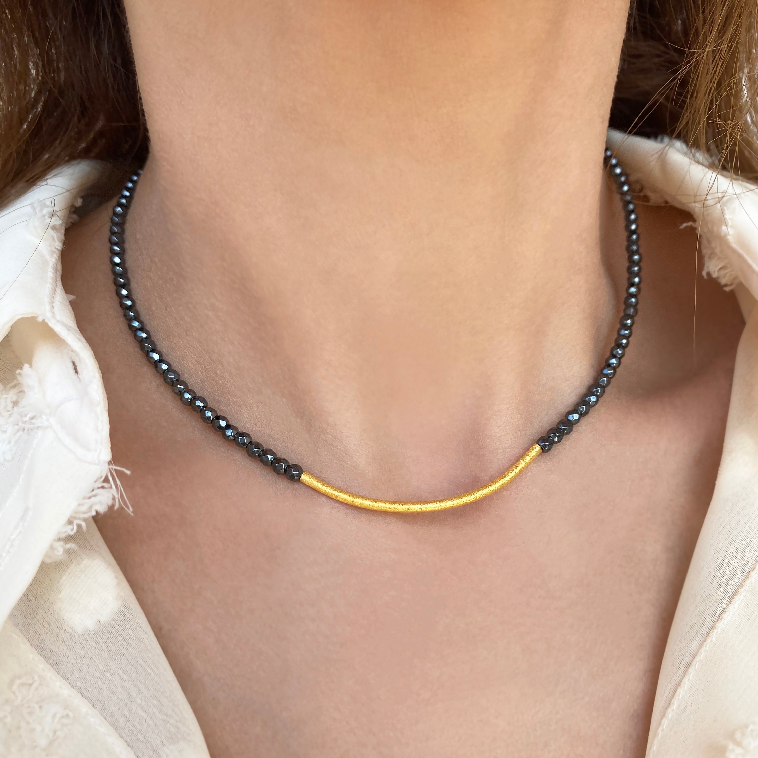 Hematite choker necklace with a gold bar - sterling silver 925