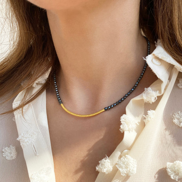 Hematite choker necklace with a gold bar - sterling silver 925