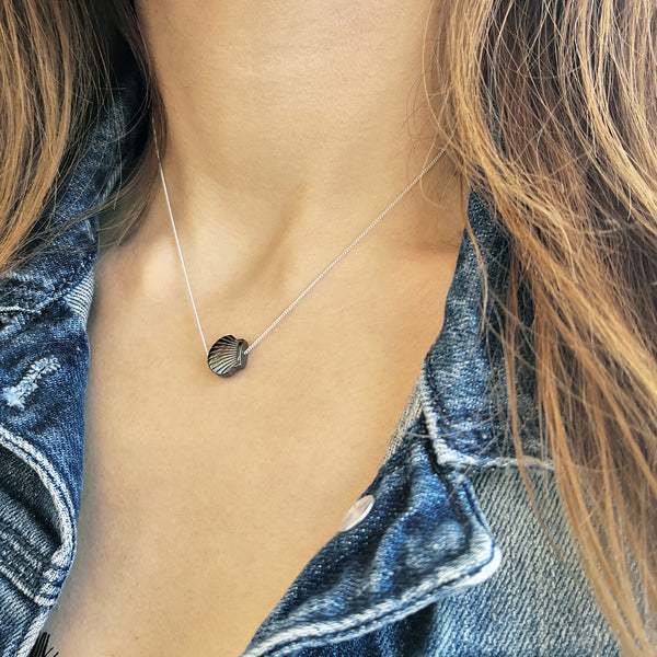 Seashell summer necklace with a hematite gemstone