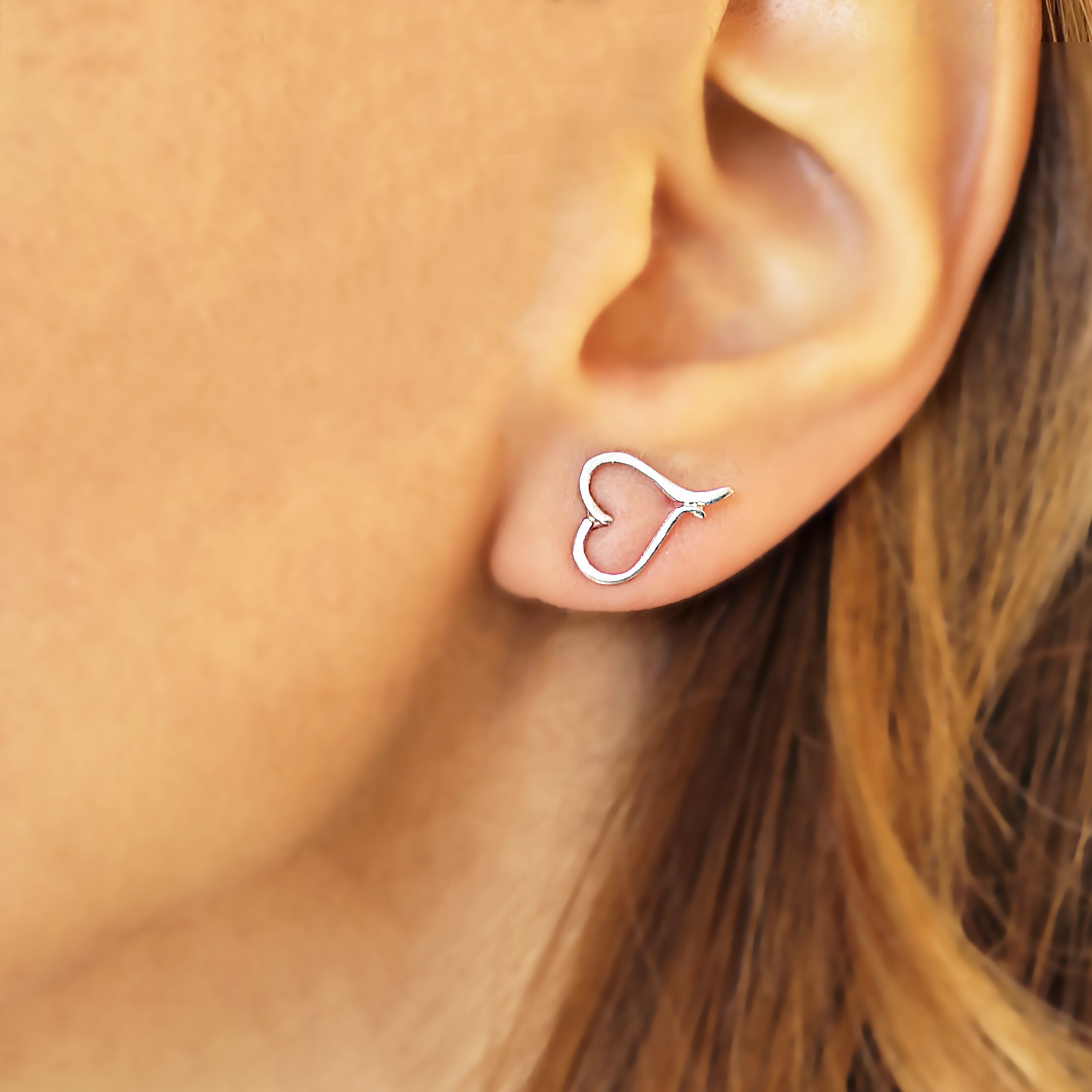 Tiny Heart Stud Earring - Silver 925