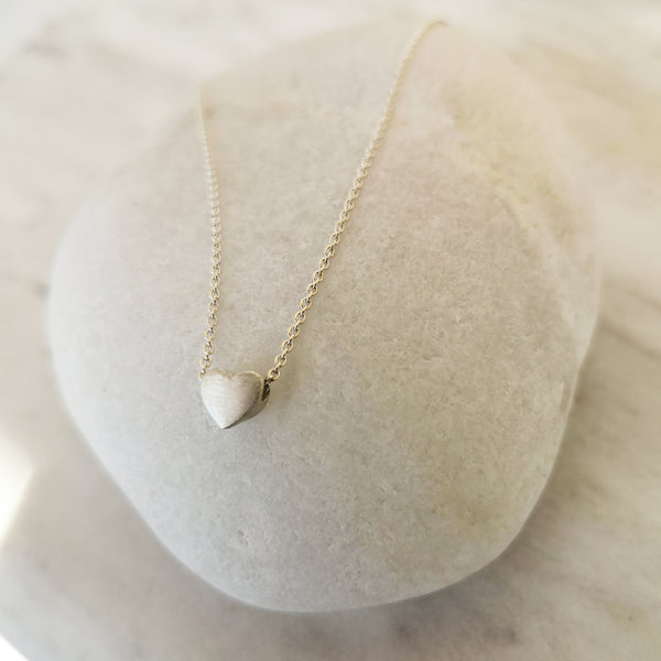 Silver 925 heart necklace in minimalist style!
