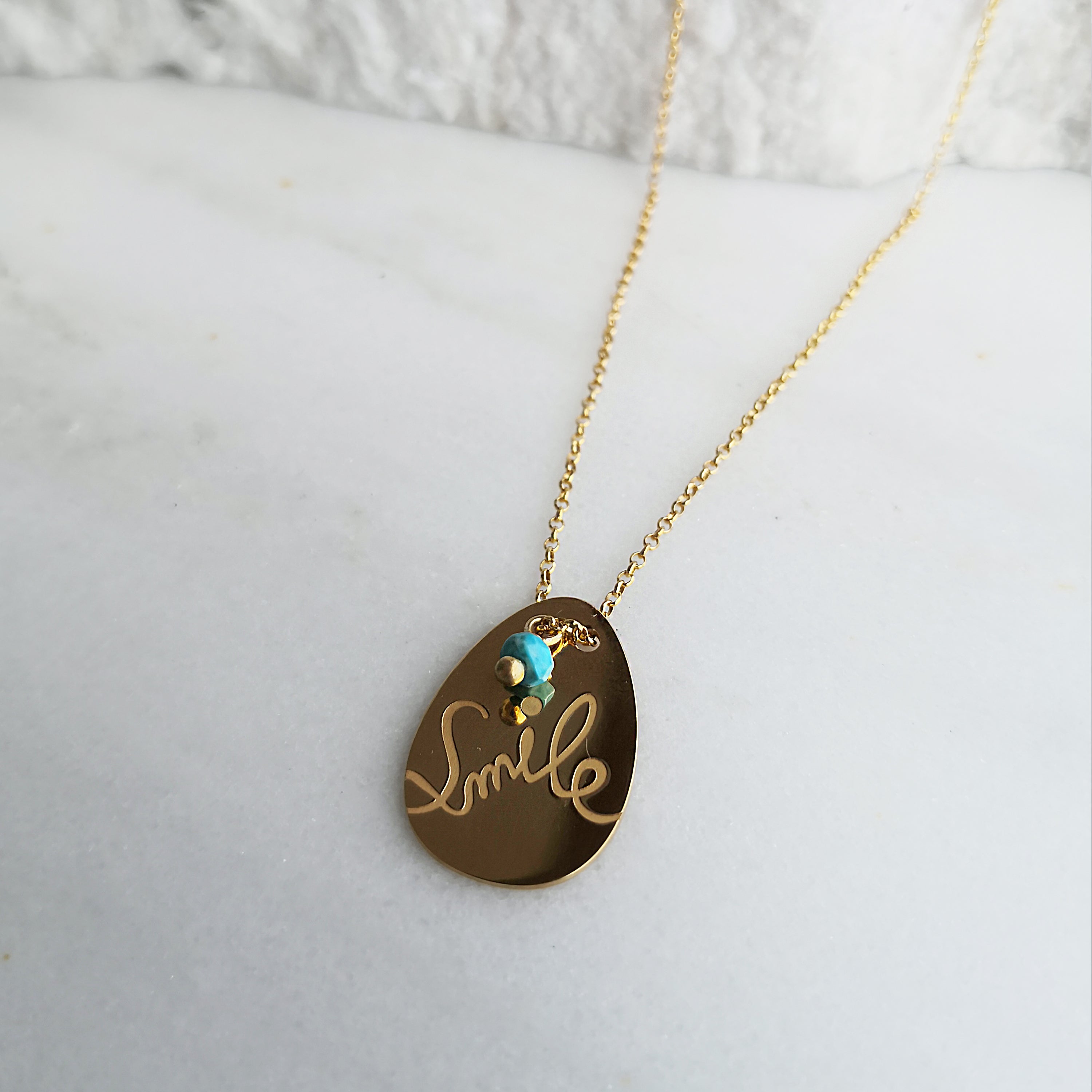 Dainty Boho Necklace with the word smile engraved !