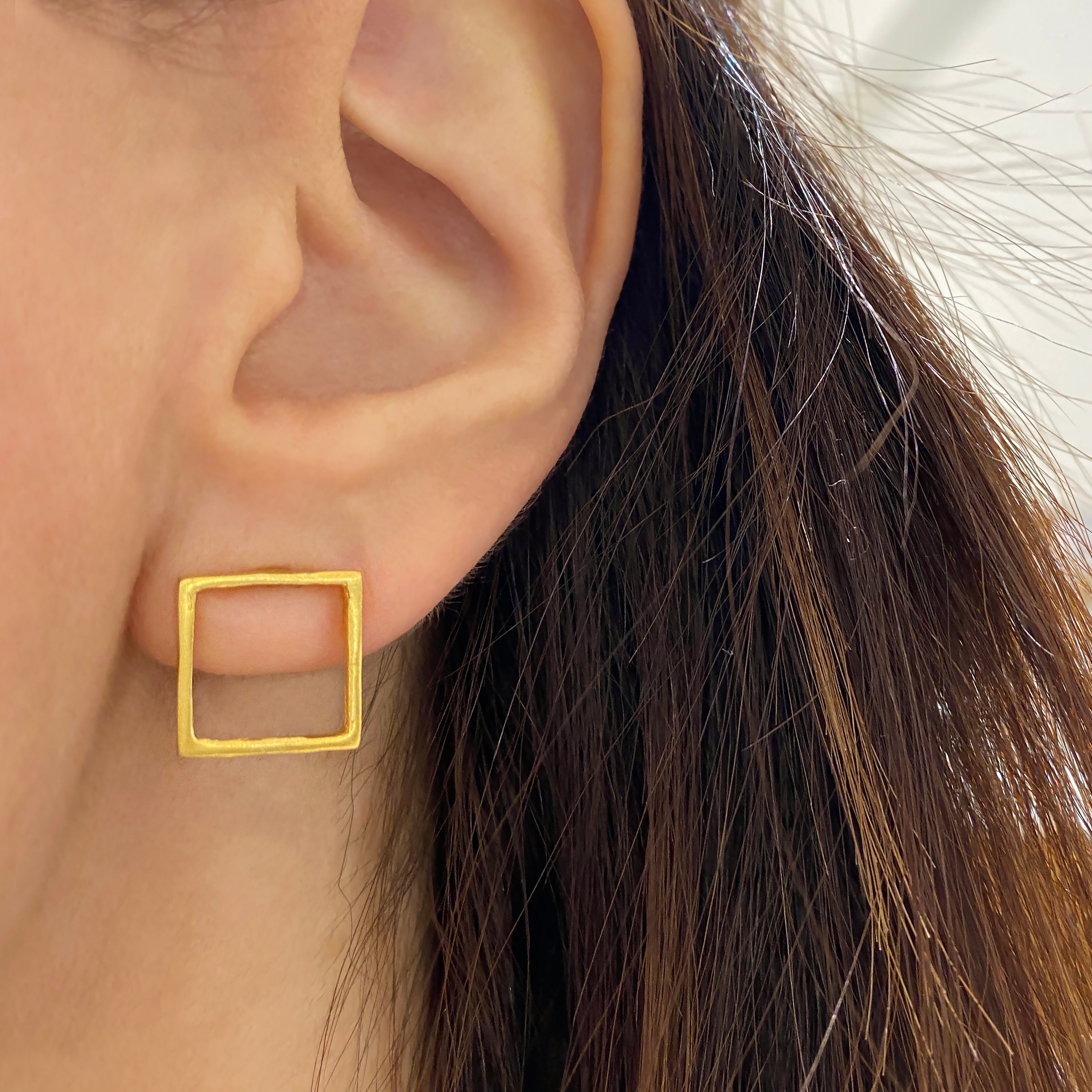ピアス [BLACKMUSE] Gold tone craft square post Earrings Geometric Gold Tone Earrings. Irregular Circle Square Chunky