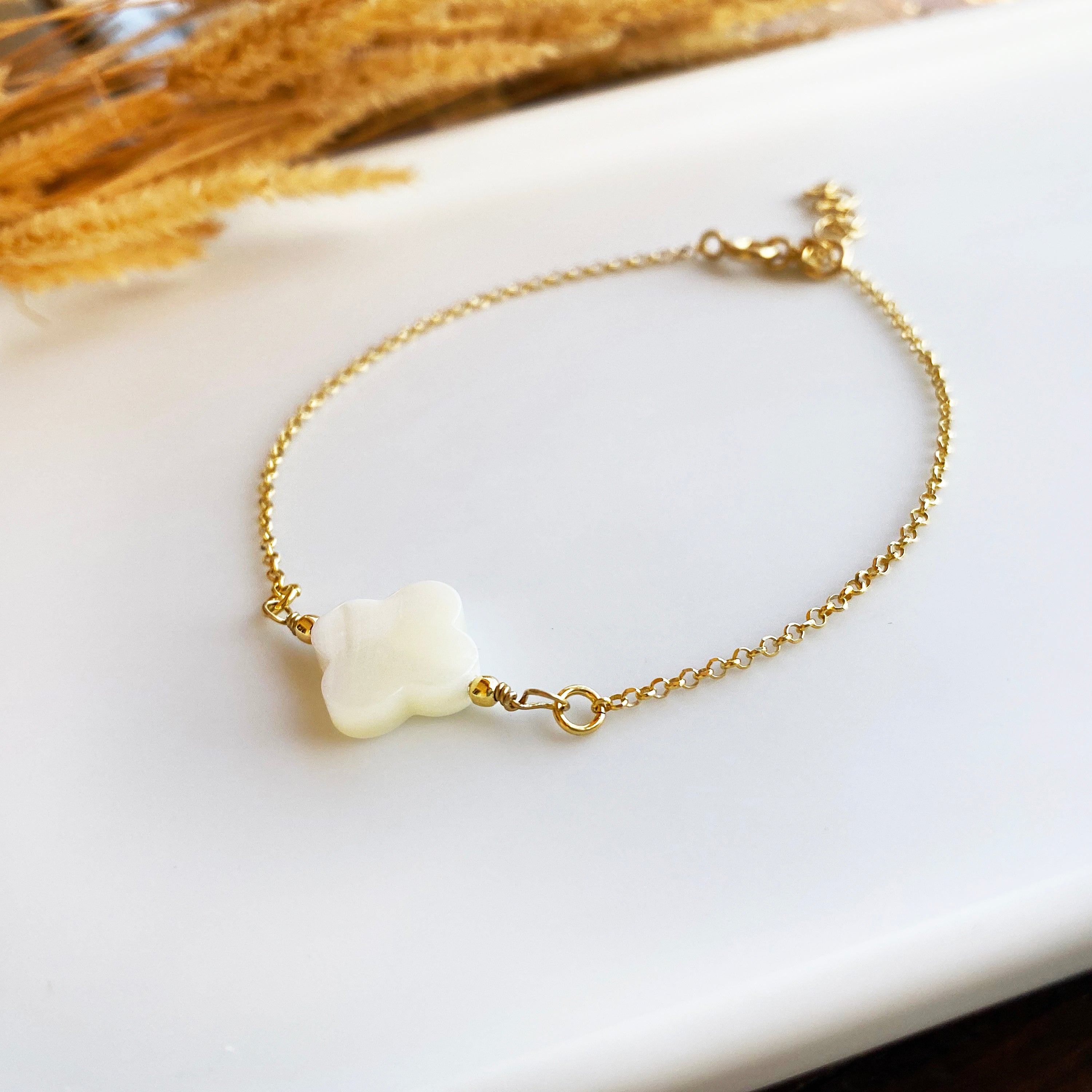 Mother of Pearl White Cross Minimalist Bracelet. Silver 925